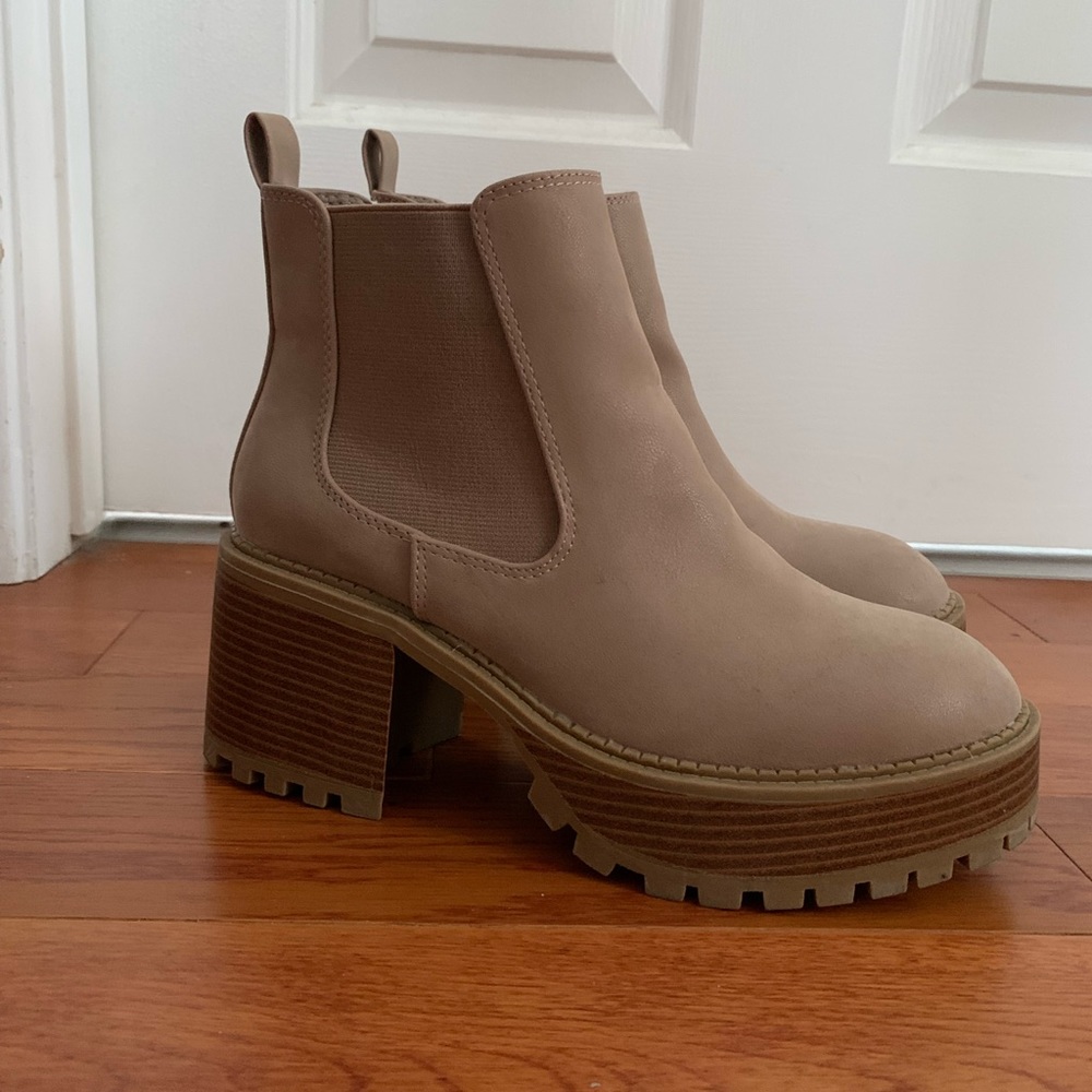 Platform Cream/Beige Boots Size 7.5